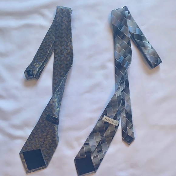 Van Heusen Ties - Picture 2 of 4